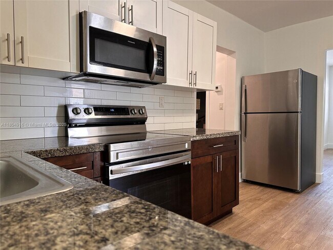 2335 NW 43rd St Unidad A