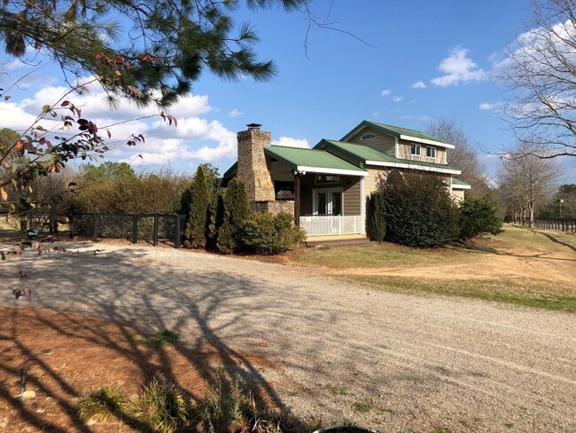 Photo - 621 Farmfield Rd