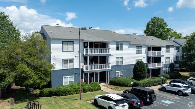 Building Photo - Sailpointe at Lake Norman Rental