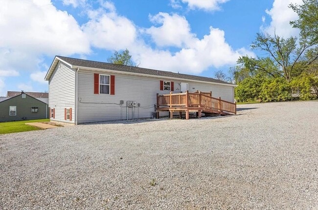 Building Photo - 3 Bedroom Apartment For Rent in Troy, MO Unit 640 Kuhne Heights APT C