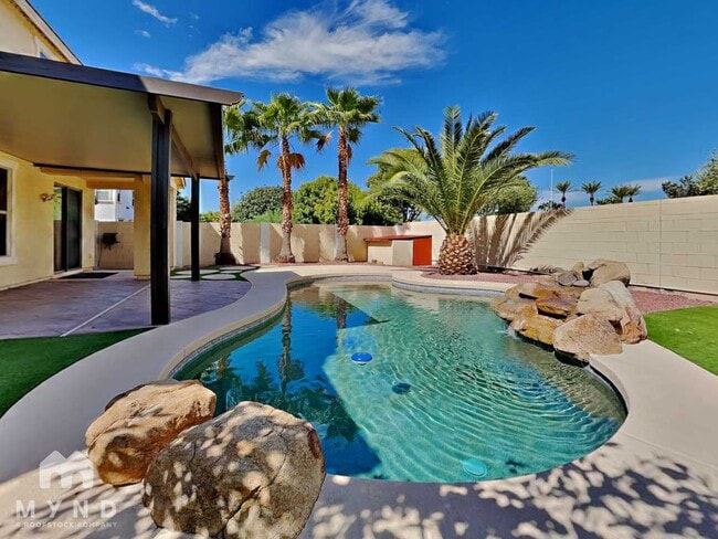 3518 E Bartlett Dr