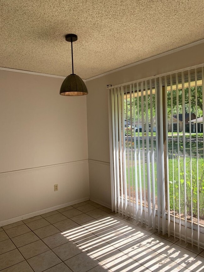 Photo - Great yard for entertaining....