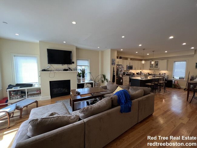 Photo - 142 Tremont St Apartments Unit 1
