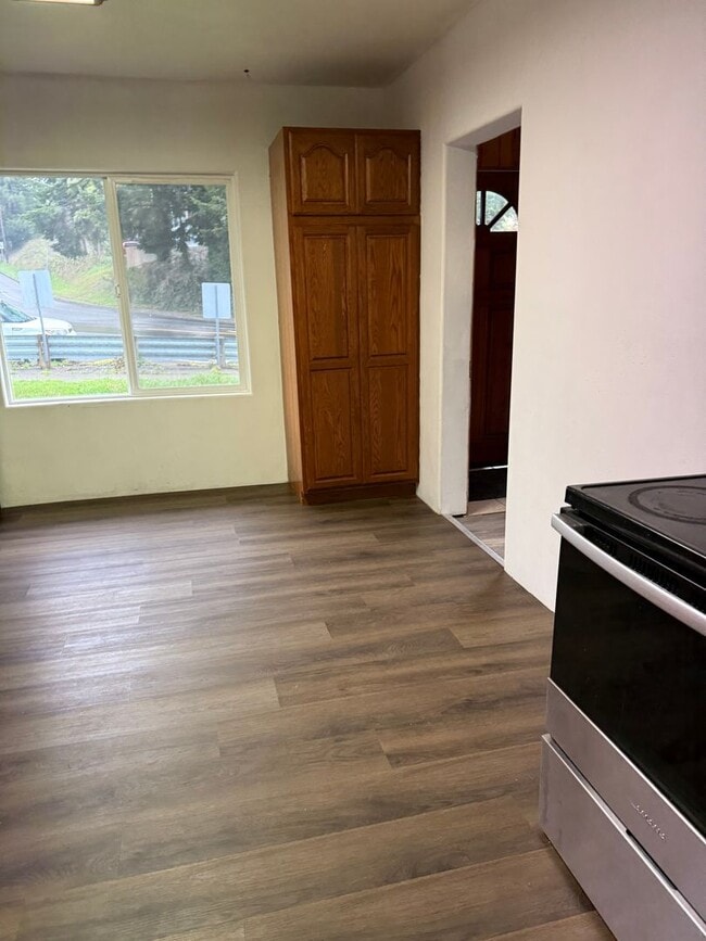 Photo - Spacious Two-Story with Country Kitchen an... Casa