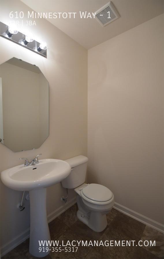 Photo - 610 Minnestott Way