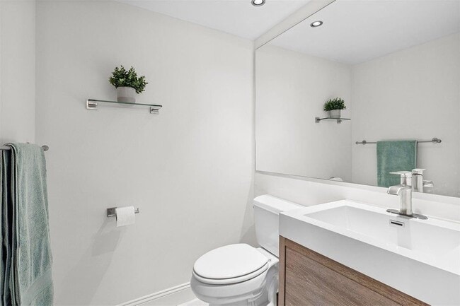 Photo - 3000 Holiday Dr Unit 1104