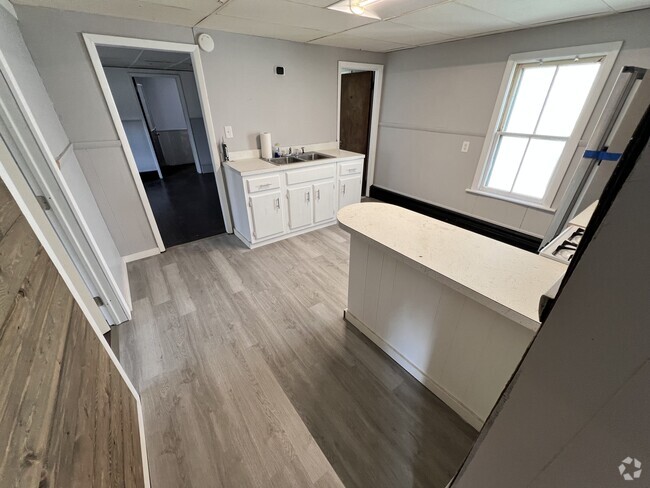 Building Photo - 430 William St Unit 512.5 North Jay st Rental