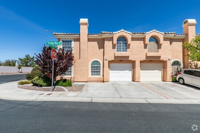 Building Photo - 3 Bedroom Townhouse with attached garage i...