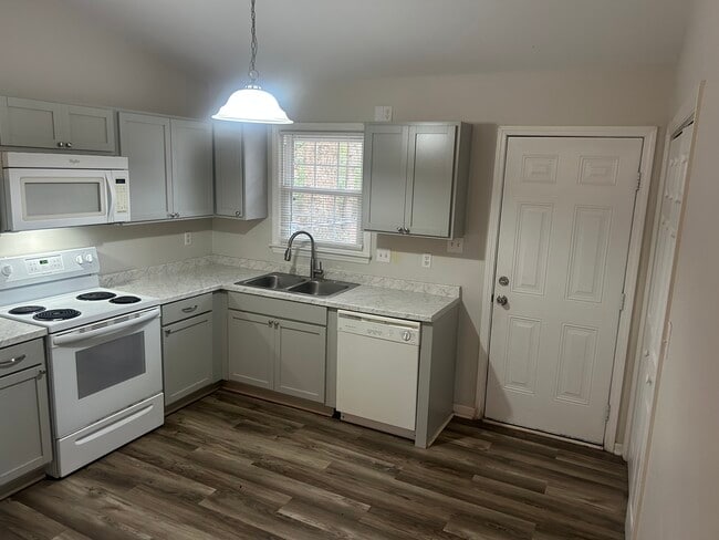 Photo - 403 Cedar Creek Dr