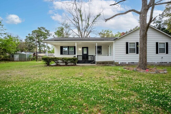 Building Photo - Evora Unit B