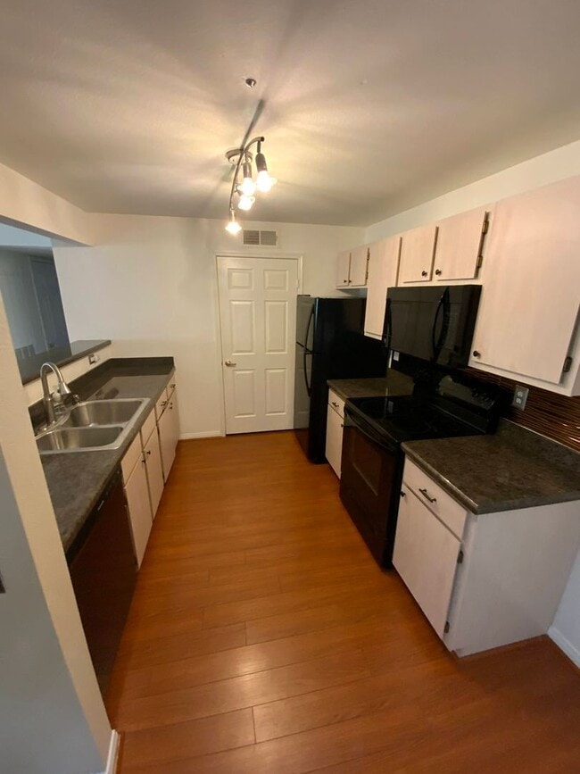 Photo - BLACK MTN AREA CLOSE TO FREEWAY! Large Henderson Condo in Big Horn Community