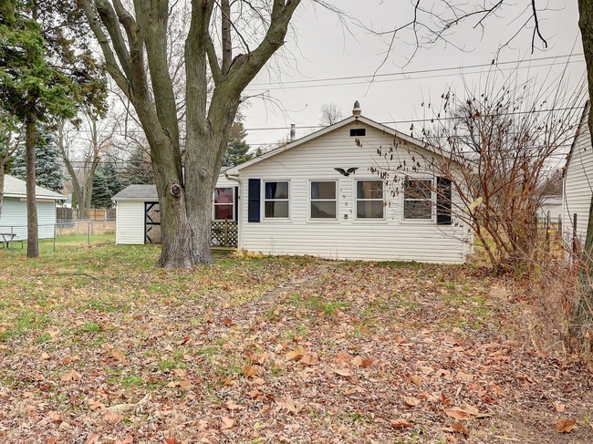 Building Photo - Spacious Family Home Near Schools and Parks in Rock Falls