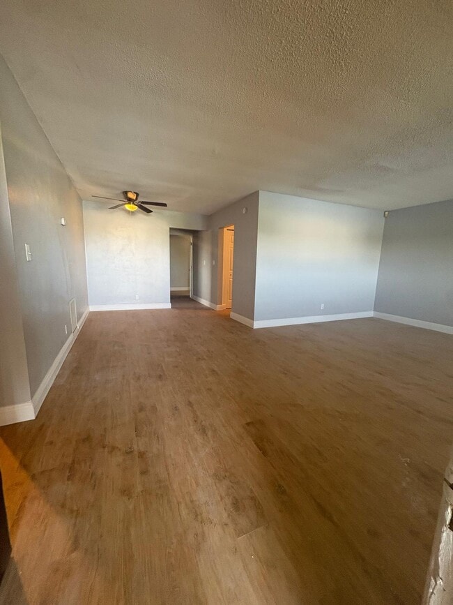 Building Photo - 5861 NW 16th Pl Unit 312