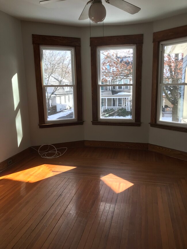 Photo - 180 W Rock Ave Unidad 2 F