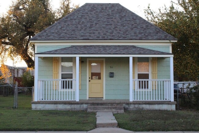 Building Photo - 2 bedroom 1 bath house