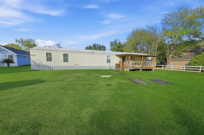 Building Photo - 22106 Maplewood Dr