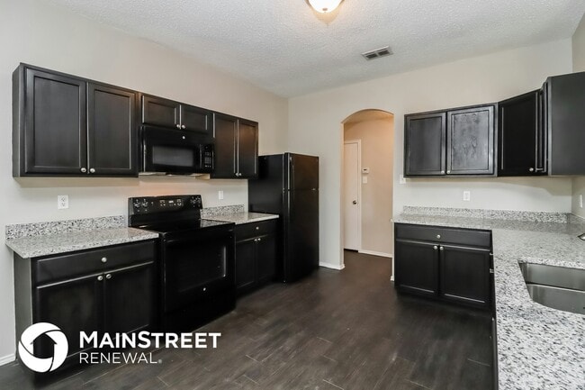 Photo - 305 Arbor Glen Dr