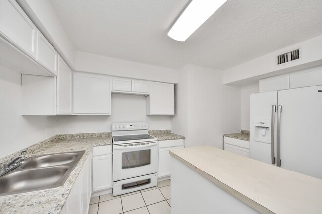 Photo - 15534 Weldon Dr