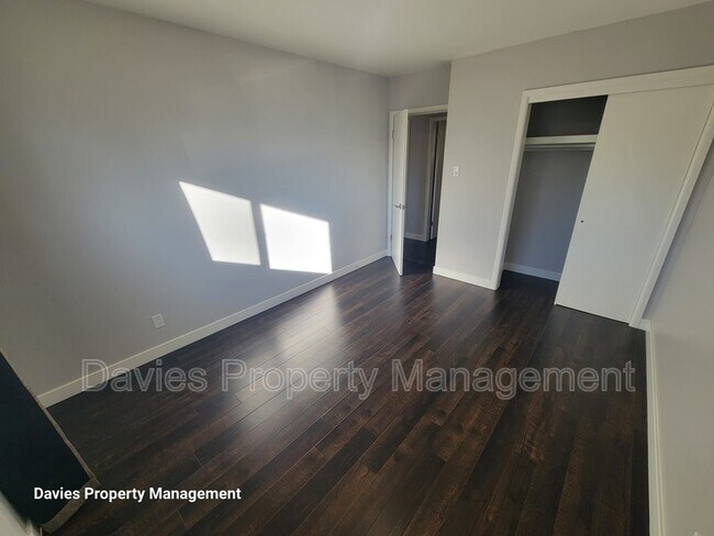 Photo - 9623-9652 52 St NW