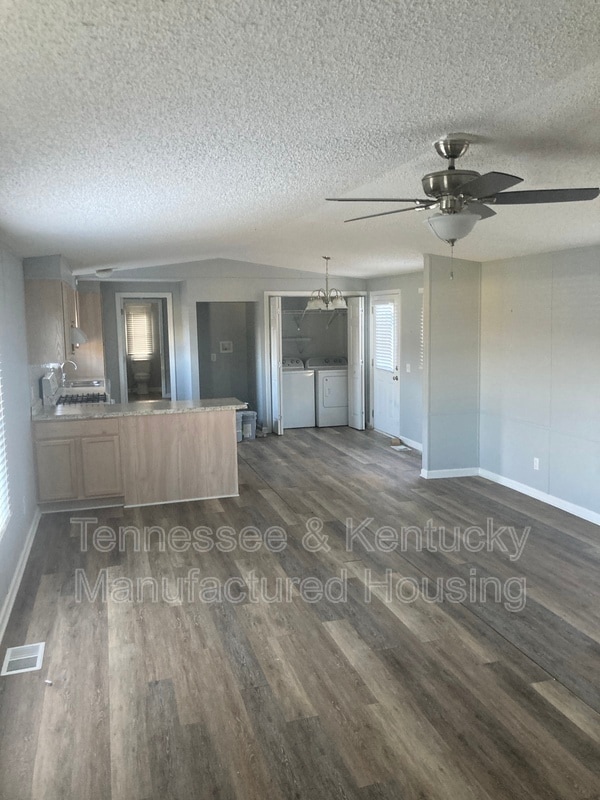 Photo - 207 Cumberland Ln