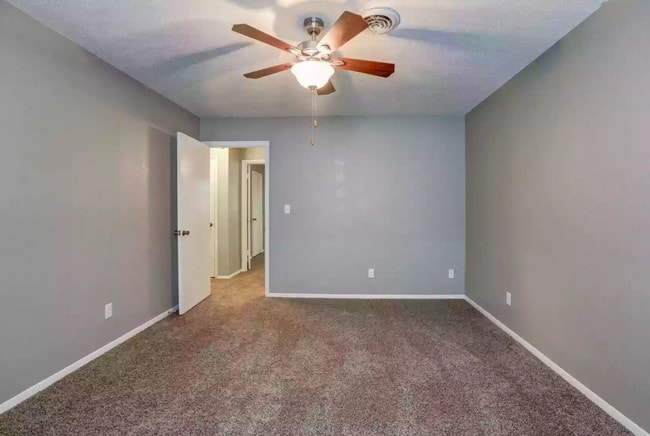 Photo - Country Oaks