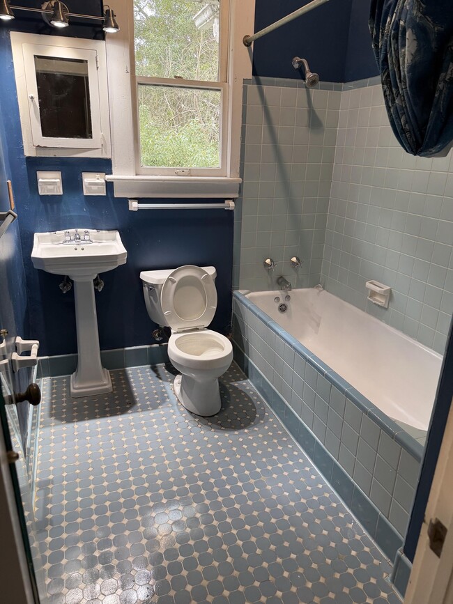 Photo - 531 NE 2nd St