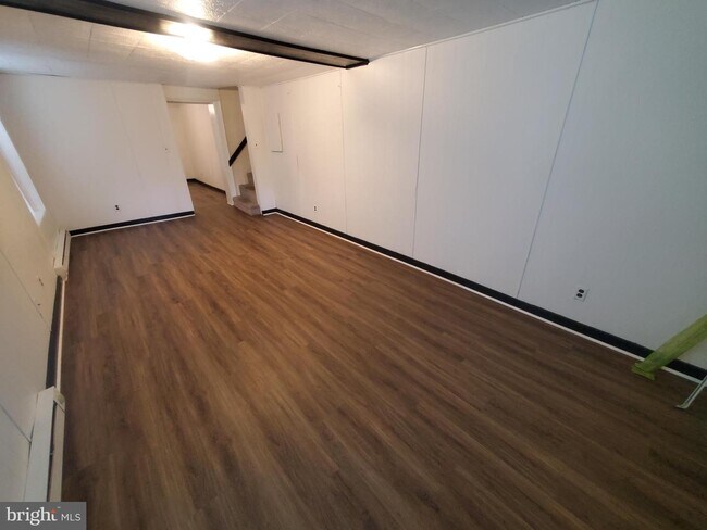 Photo - 90 Centre St