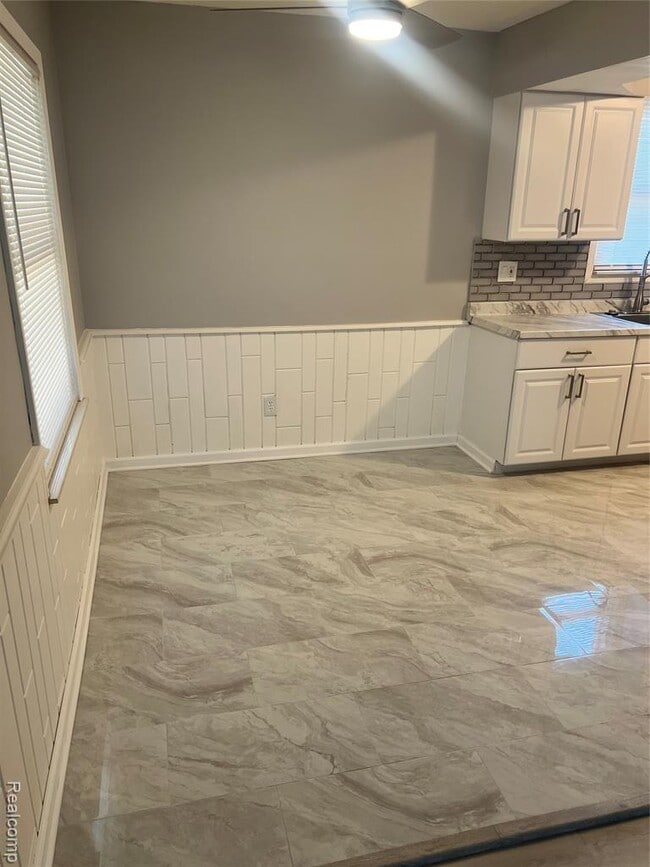 Photo - 18558 Woodland St