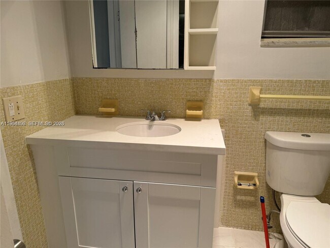 Photo - 2800 NE 203rd St Unidad 6