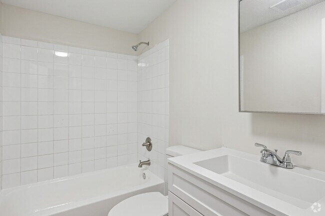 2BR, 1BA - 846SF - Bathroom