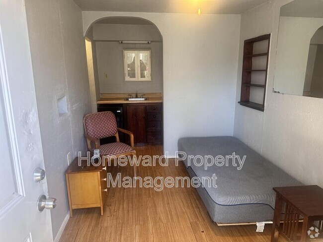 Building Photo - 3803 Meadowbrook Dr Unit 1 Rental