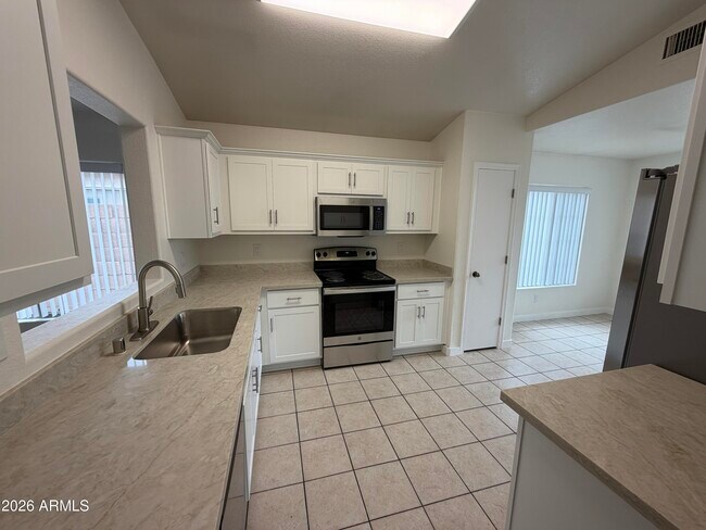 Photo - 12710 W Ash St