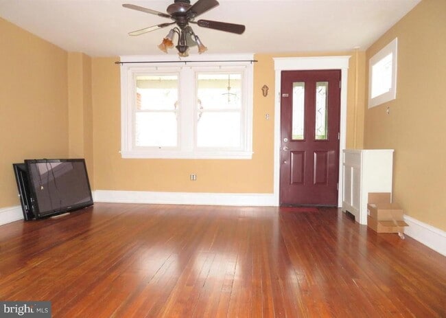Photo - 209 W 7th Ave