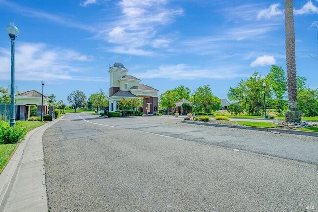 Photo - 402 Palisades Dr