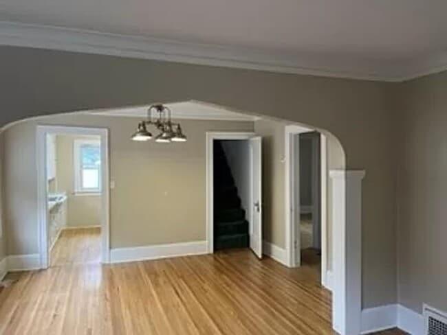 Photo - Avail NOW! Pet friendly Charming 3 Bedroom Bungalow Aval Now!