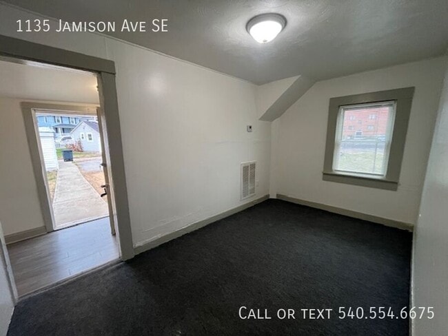 Photo - 1135 Jamison Ave SE