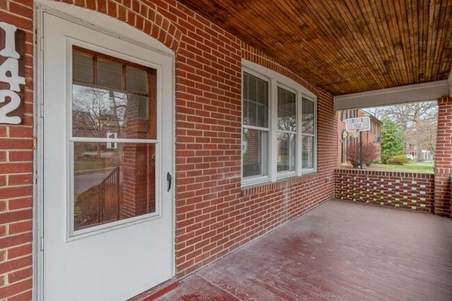 Photo - 142 Riddle Rd