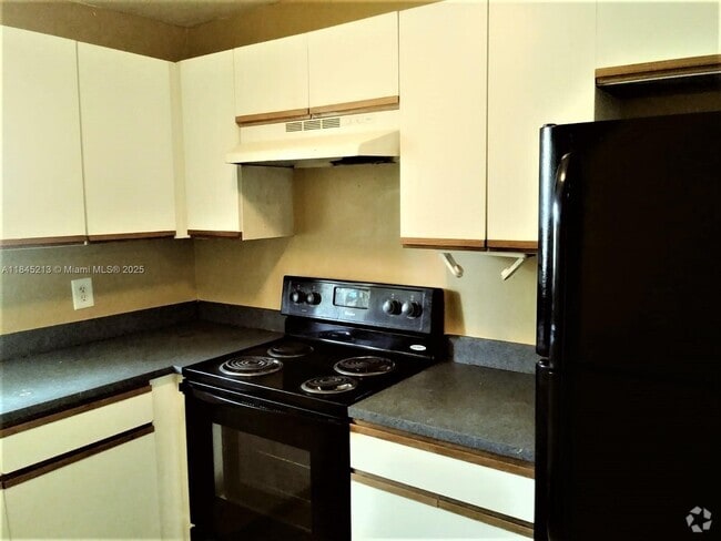 Building Photo - 4160 NW 21st St Unit 204G Rental