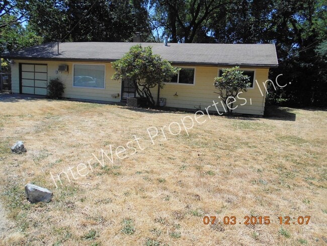 Photo - 3 Bedroom Ranch Style on Cul De Saq with Fenced Yard, Wood Stove & Garage!