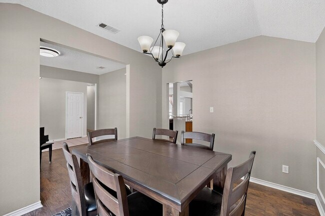 Photo - 920 Mason Ln