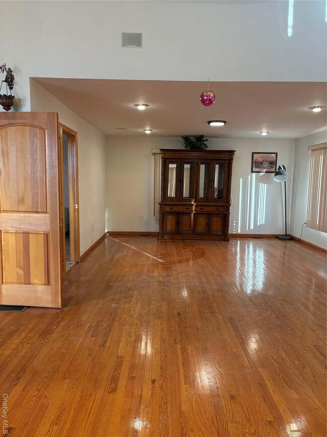 Photo - 258-05 83rd Ave