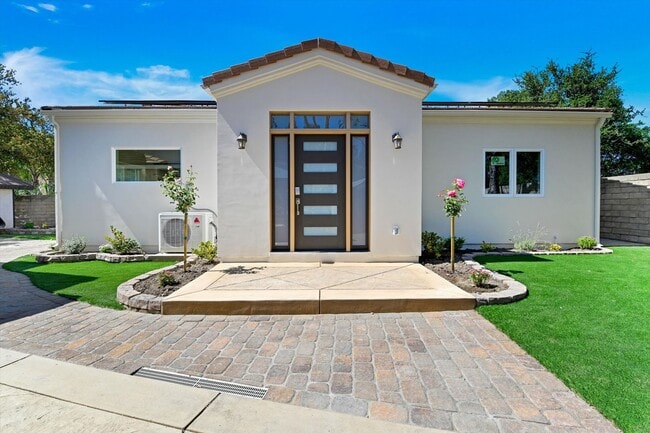 Building Photo - $3,549/mo – Brand-New 2 Bed / 2 Bath Private ADU – Agoura Hills | 800 Sq Ft