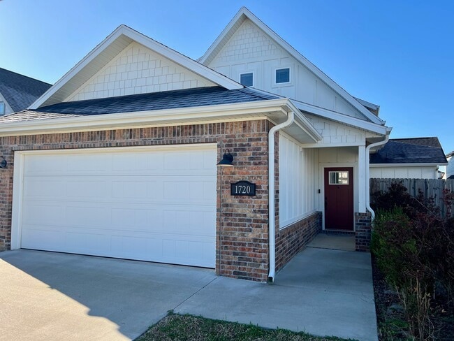 Photo - 1720 W Broadway Pl