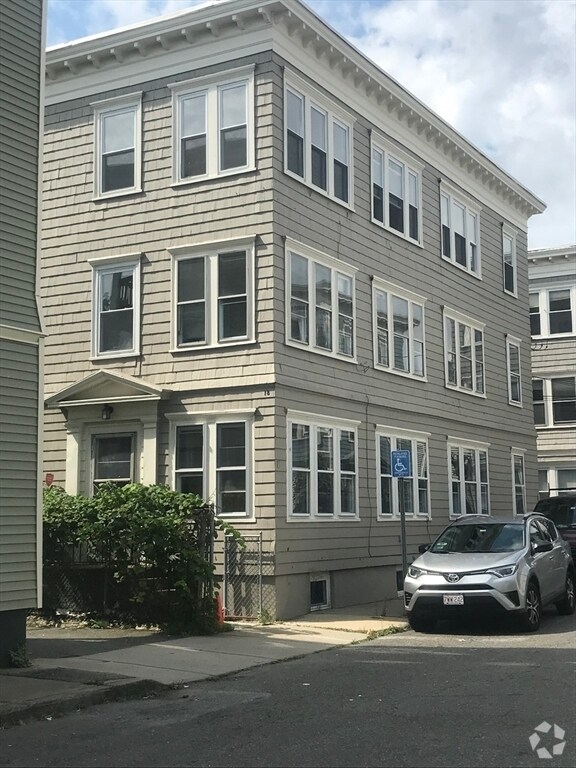 Building Photo - 18 Hanover Cir Unit 3 Rental