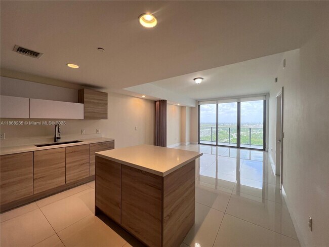 Photo - 16385 Biscayne Blvd Unidad 2103