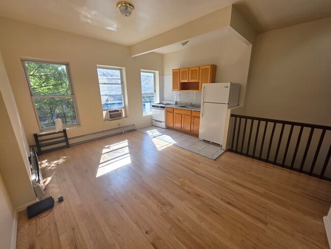 Building Photo - 317 E 169th St Unit 2