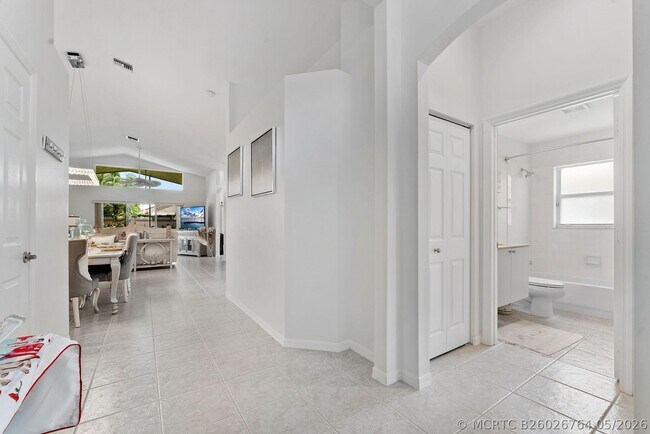 6887 Viale Elizabeth