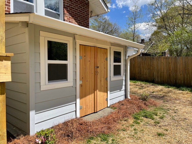 Photo - 5 Locust St NE