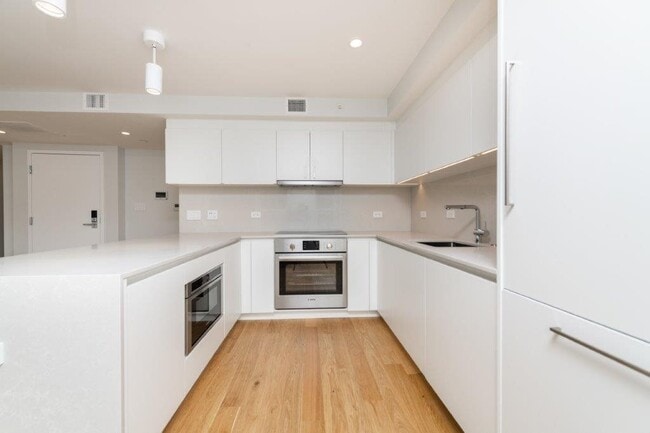 Building Photo - 22 Fleet St Unit ##11