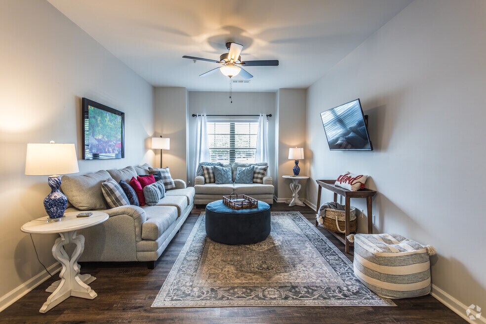 3BR, 3BA - 1,400SF - Living Room
